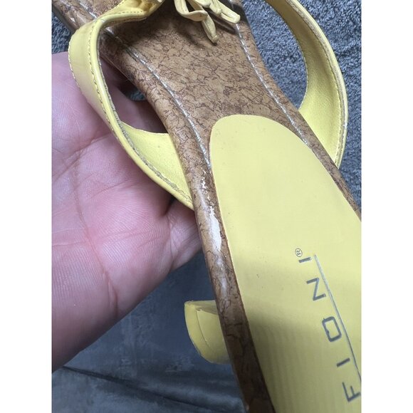 Vtg Y2k Fioni Women's 9.5 Sunflower Sandals Kitten Heels Yellow Leather Girly - Picture 6 of 8